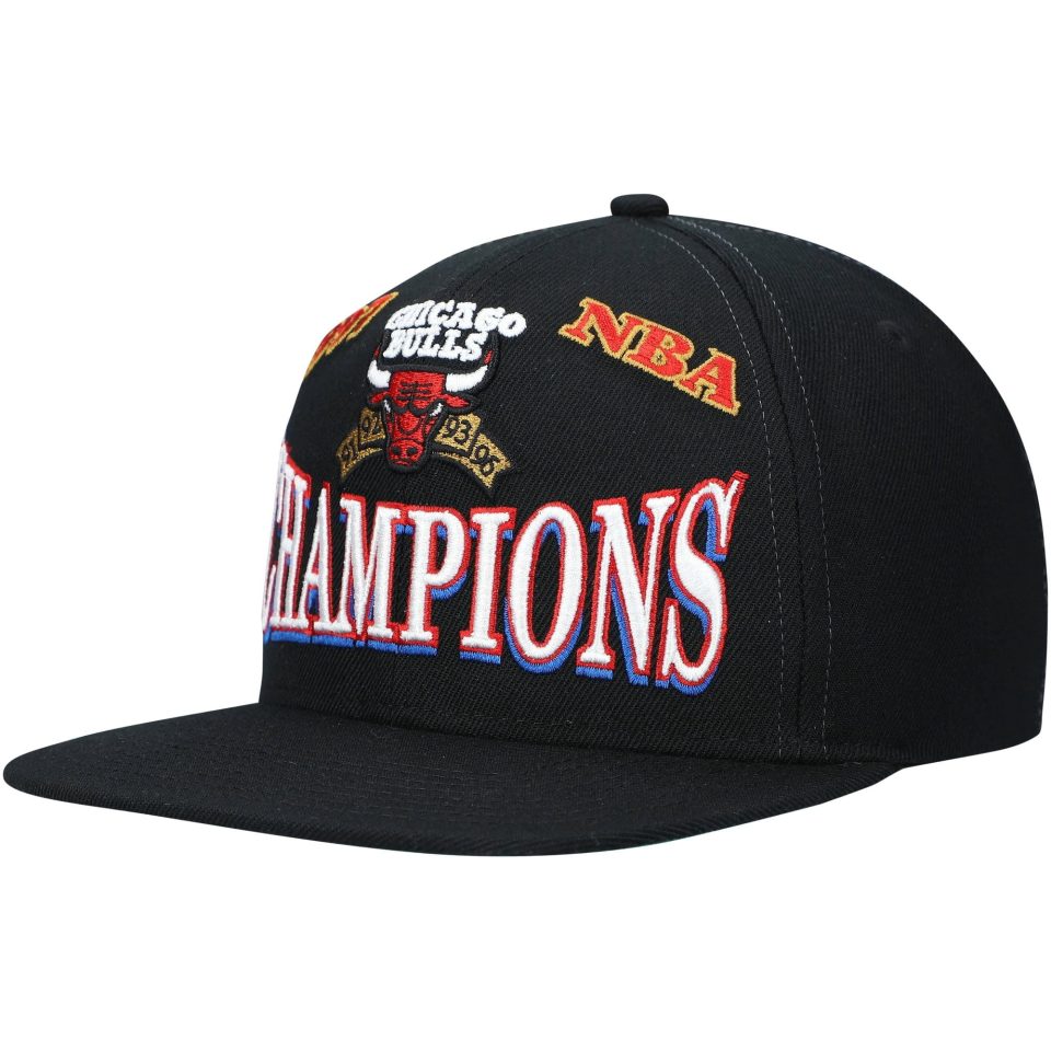Travel Men's Mitchell & Ness Black Chicago Bulls Hardwood Classics 1997 NBA Champions Snapback Hat - OSFA